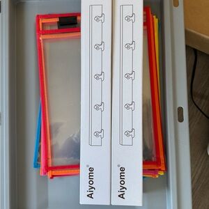 Hanging picture planks, adhesives backs and clip your pictures up !